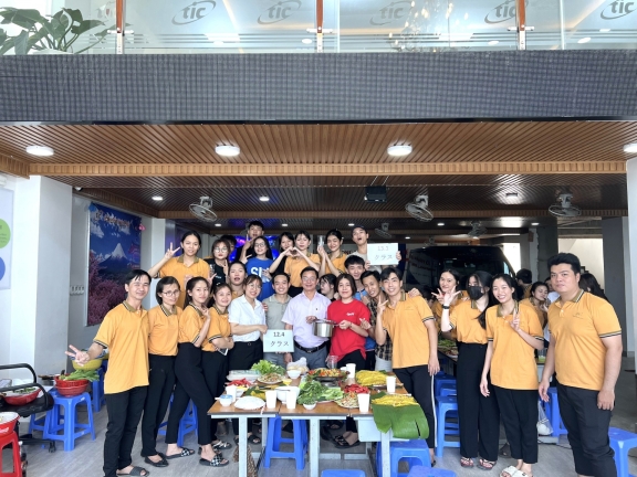 
                                HOẠT ĐỘNG CHÀO MỪNG NGÀY 8/3/2023 
                            